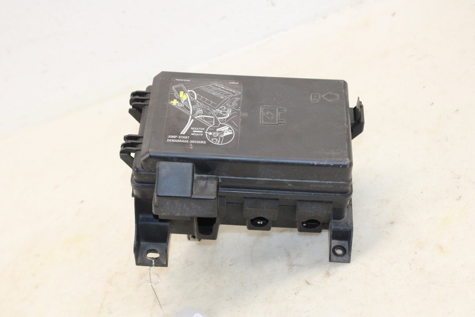 2009-2013 Chevrolet Corvette Engine Bay Fuse Box OEM ST63