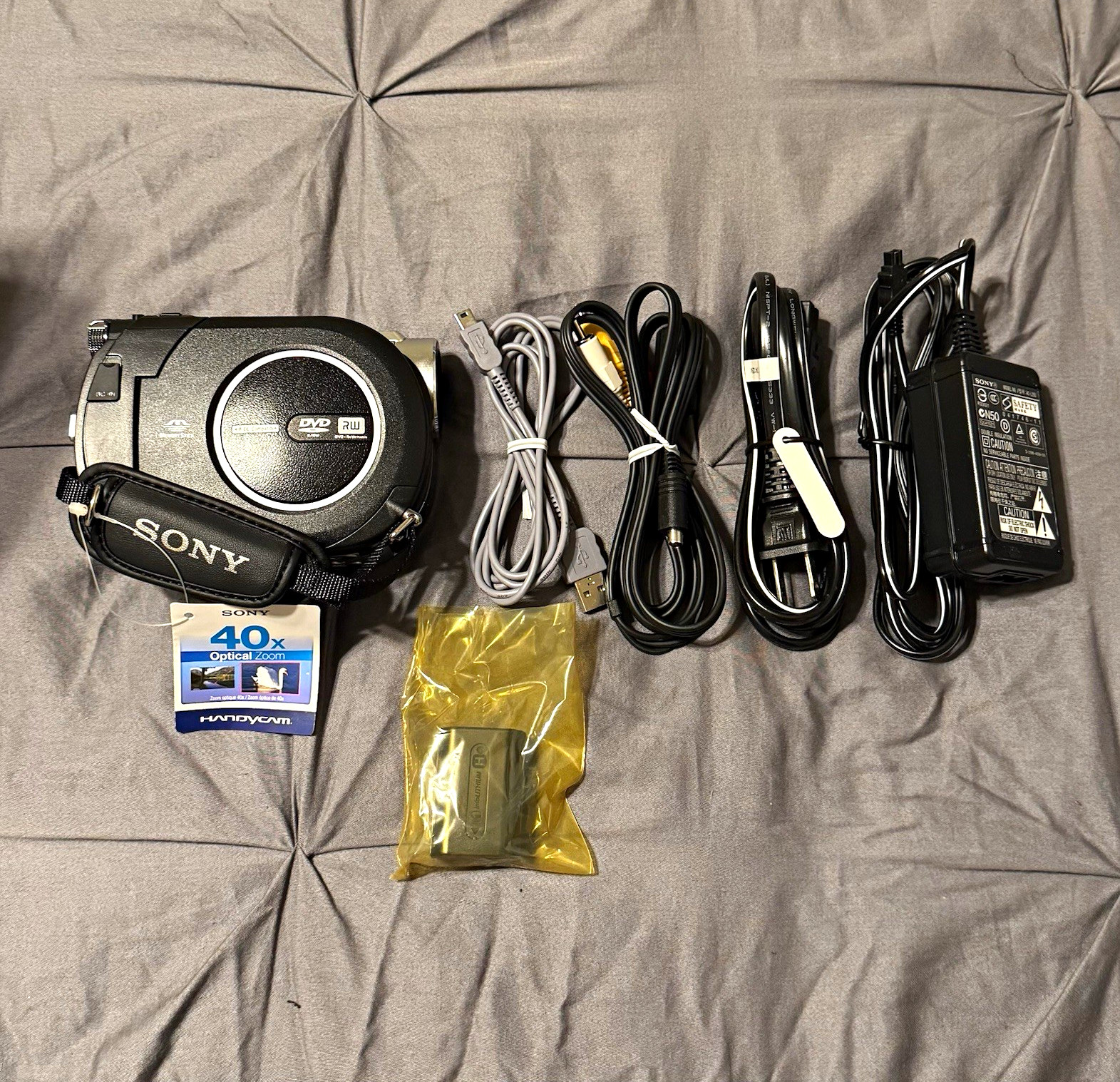 NOB Sony Handycam DCR-DVD610 40x Camcorder + Box + All Accessories