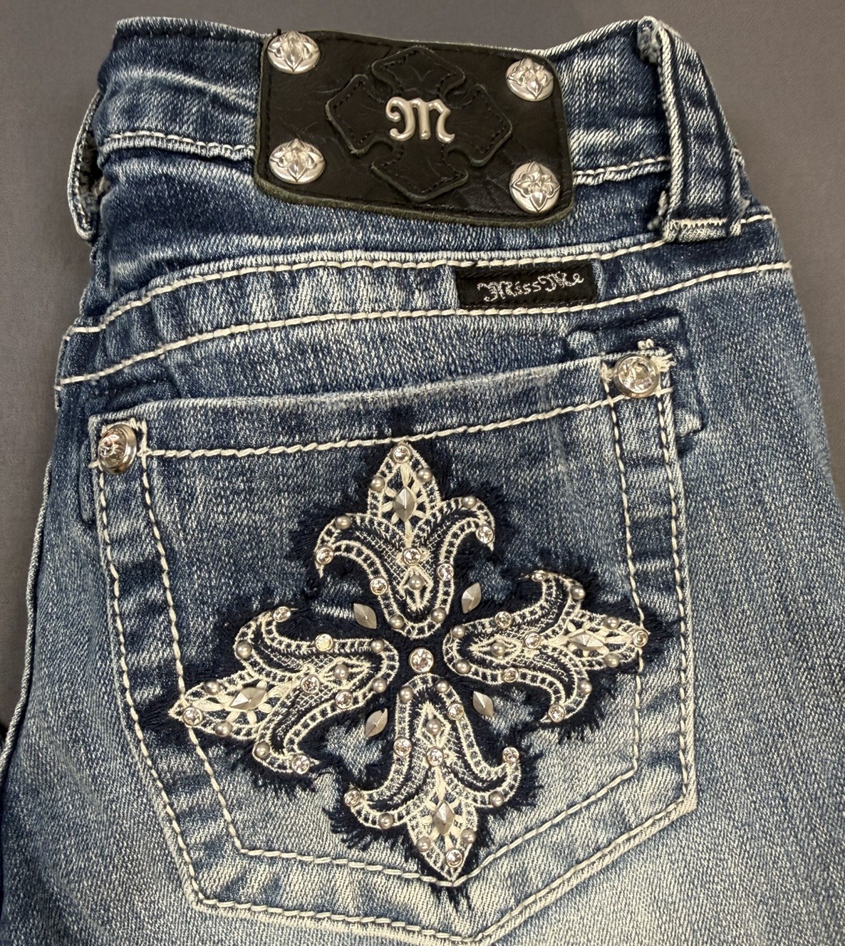 Miss Me Womens 28 x 34 Boot Cut Blue Embroidered Pockets Denim Jeans 