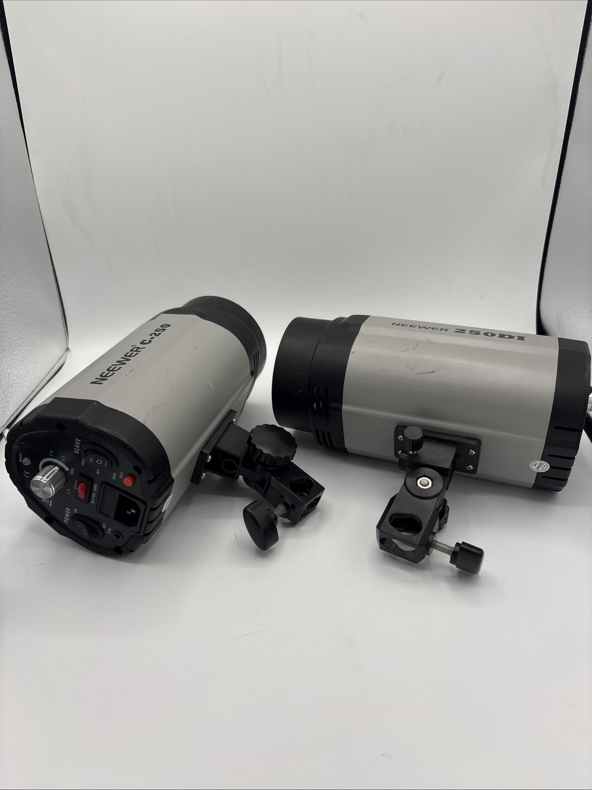 NEEWER C-250 Studio Flash Strobe Modeling Light Tested 2 Units NEEWER C-250 Studio Flash Strobe Modeling Light Tested 2 Units