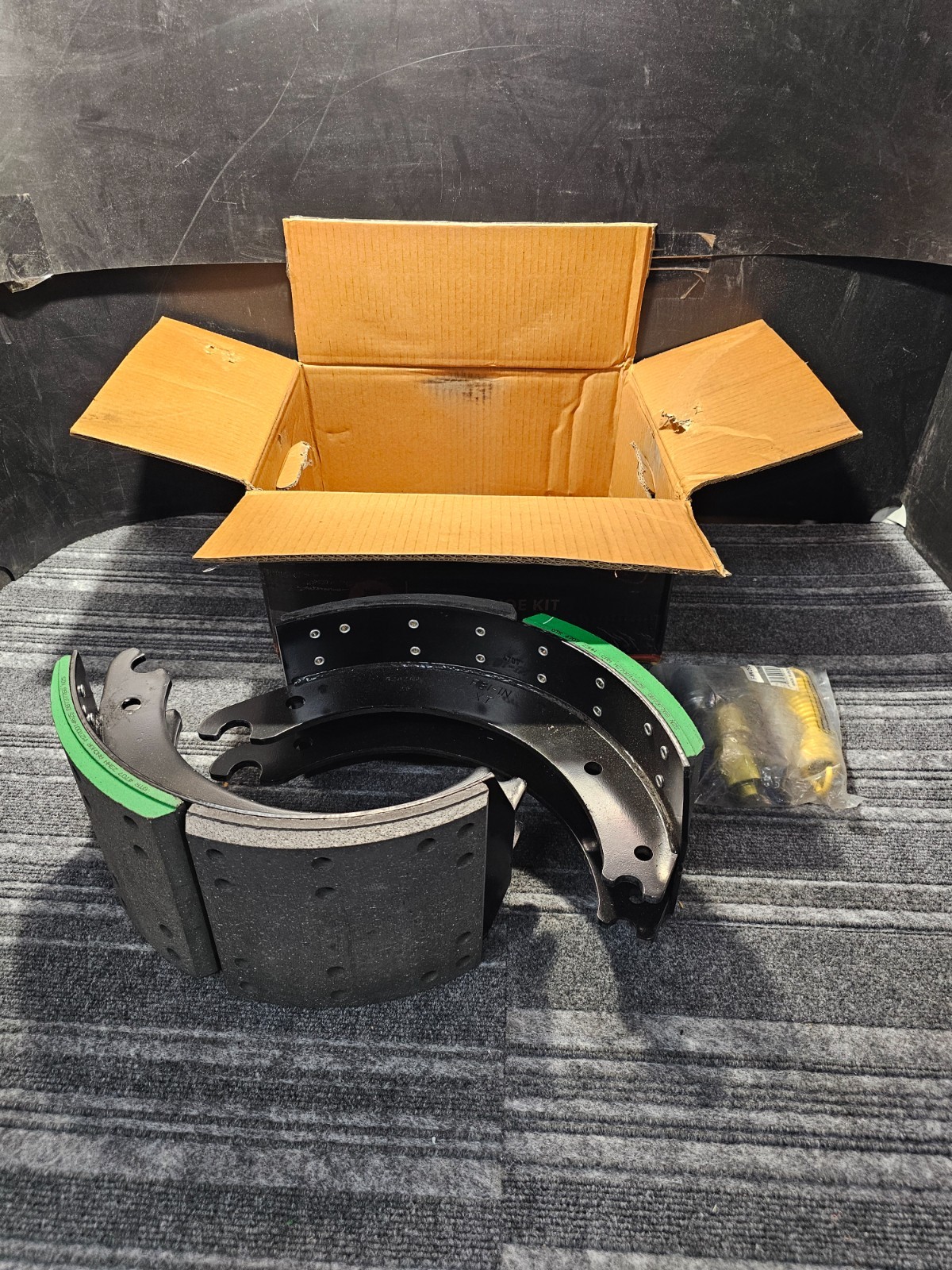 (QTY 2) OTR K4707QHH23 Heavy Haul Pro Brake Shoe 23000 Gross Axle Weight Rating