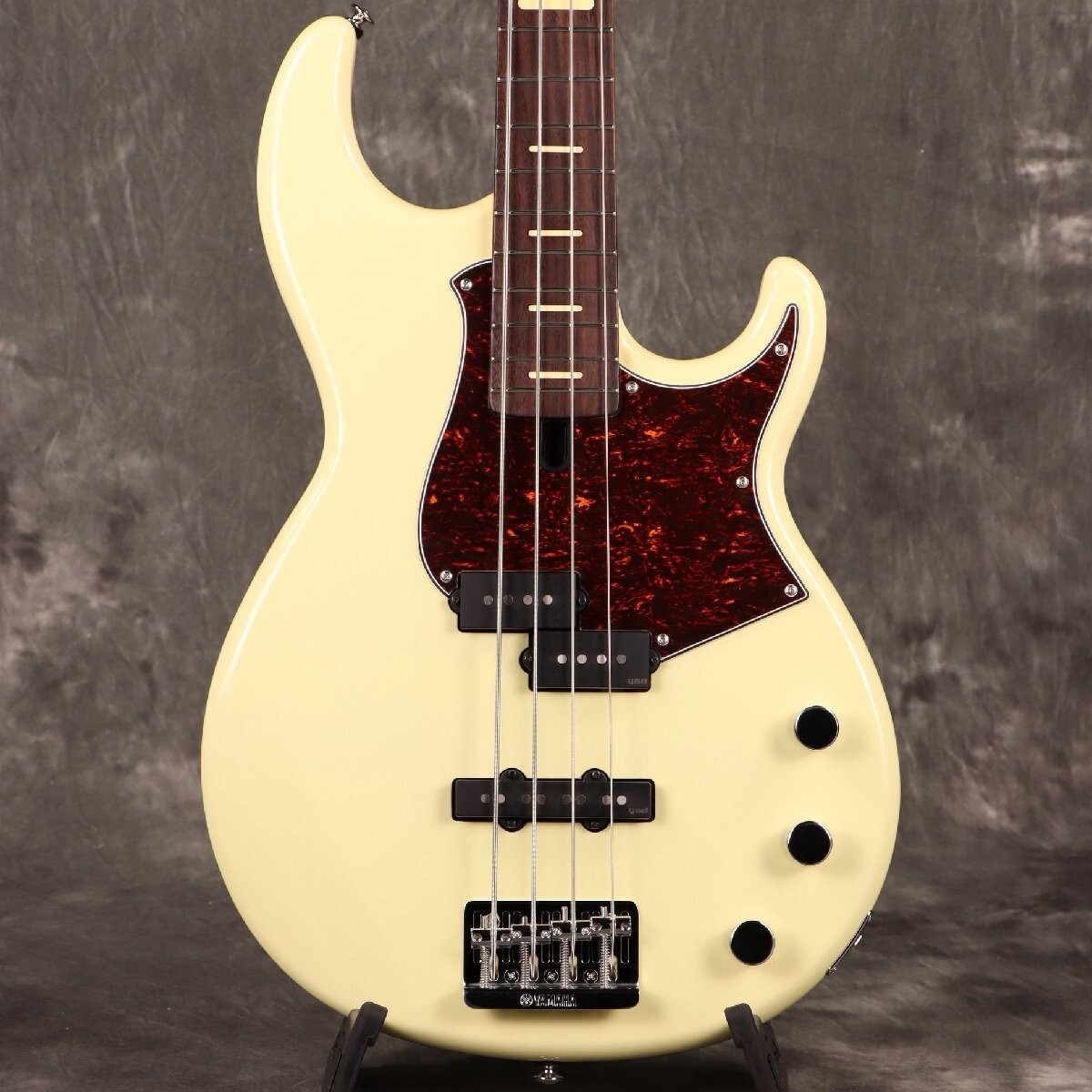 YAMAHA BBP34 Vintage White Electric Bass Guitar w/hard case made in japan New