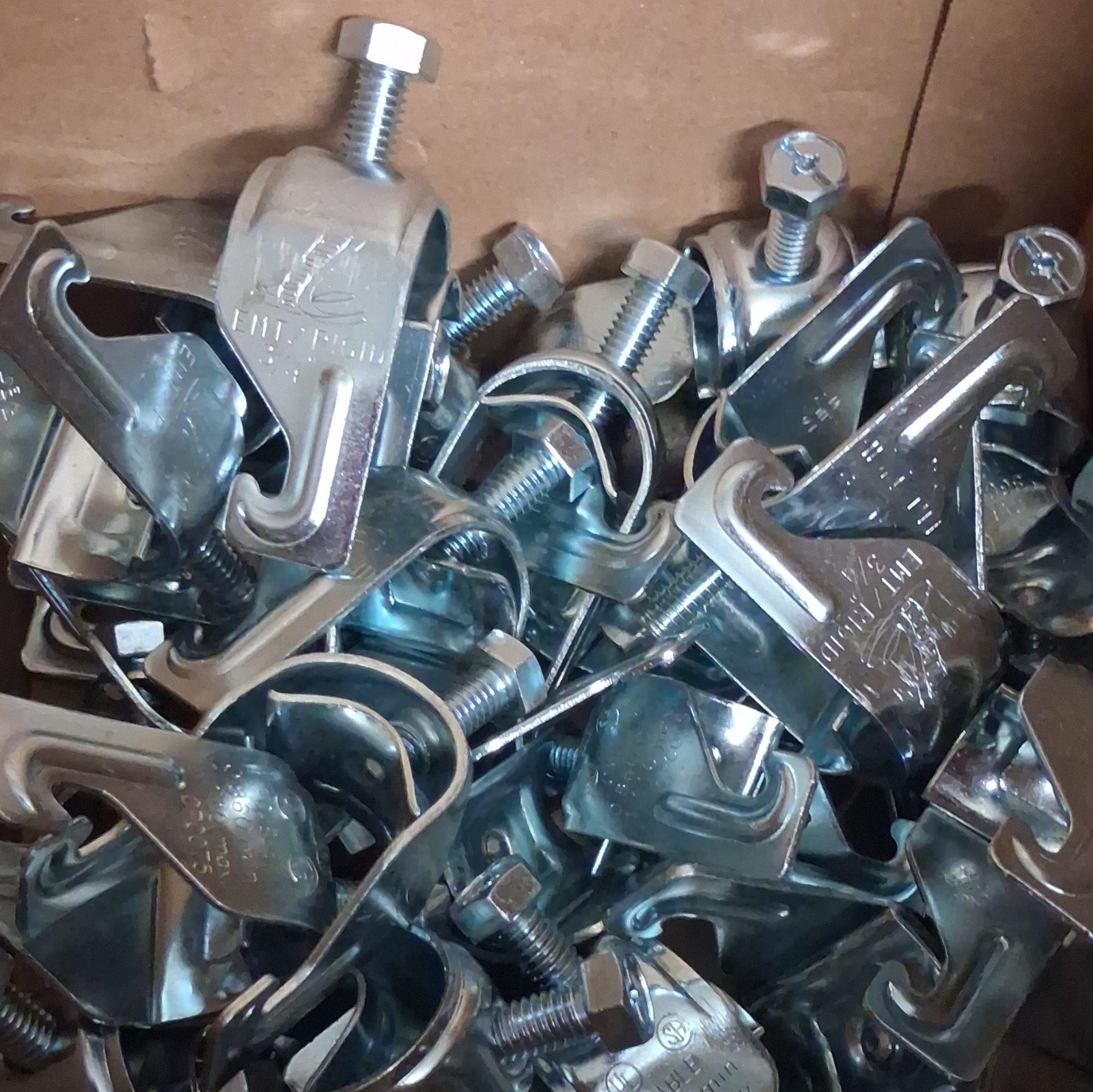 Box 100pc Thomas & Betts cobra ,CPC075 3/4 in RMC Clamp Silver Metal Screw Box 100pc Thomas & Betts cobra ,CPC075 3/4 in RMC Clamp Silver Metal Screw