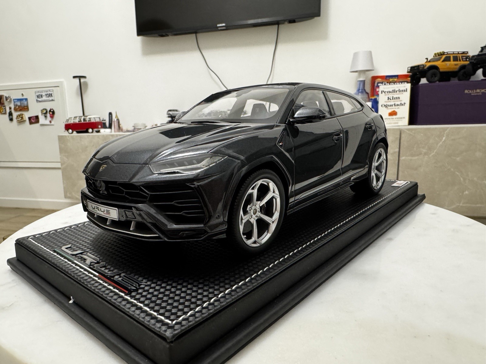 MR Models 1:18 Lamborghini Urus RHD Grey Atelier & Tailor Made MR Models 1:18 Lamborghini Urus RHD Grey Atelier & Tailor Made