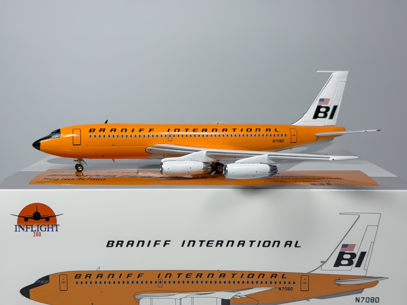 InFlight200 1:200 Braniff International Boeing 720 N7080 Jelly Bean