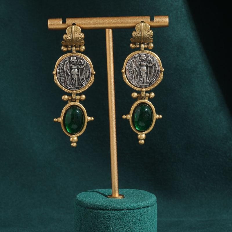 Vintage Emerald Green Natural Stone Dangle Earrings Pendant Gold Antique Jewel Vintage Emerald Green Natural Stone Dangle Earrings Pendant Gold Antique Jewel