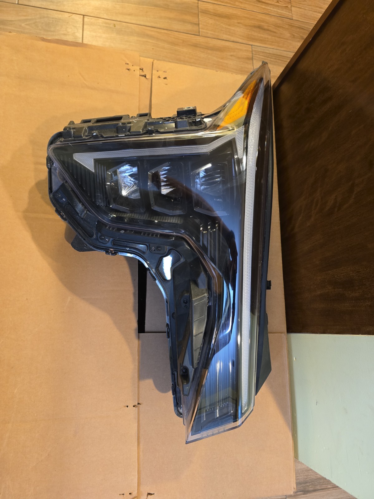 MINT. 2025-2026 KIA K4 LED RIGHT (PASSENGER) SIDE HEADLAMP OEM PART#92102-GGXXX