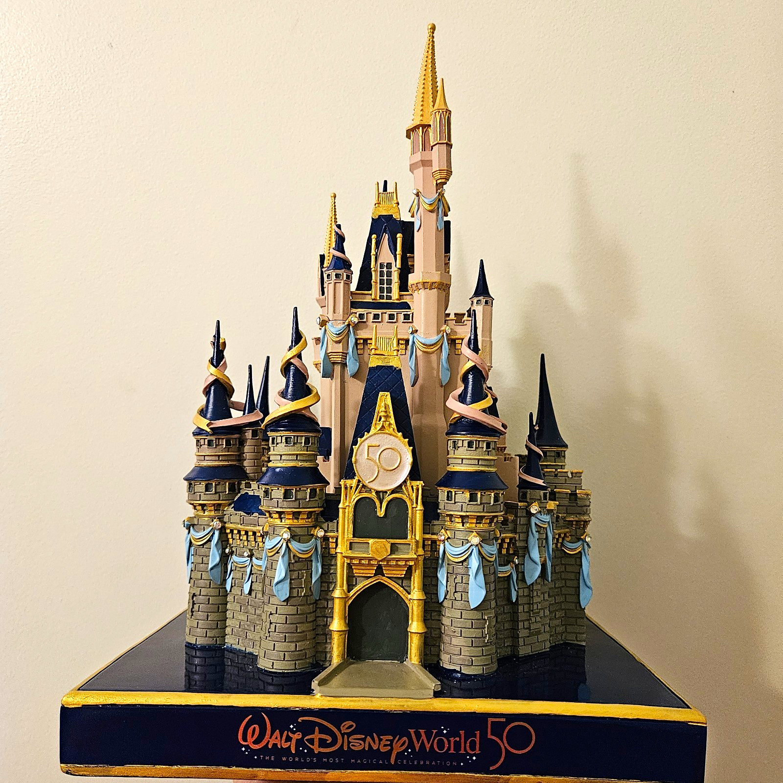 Walt Disney World Cinderella Castle 50th Anniversary rare 2021igurine/Sculpture Walt Disney World Cinderella Castle 50th Anniversary rare 2021igurine/Sculpture
