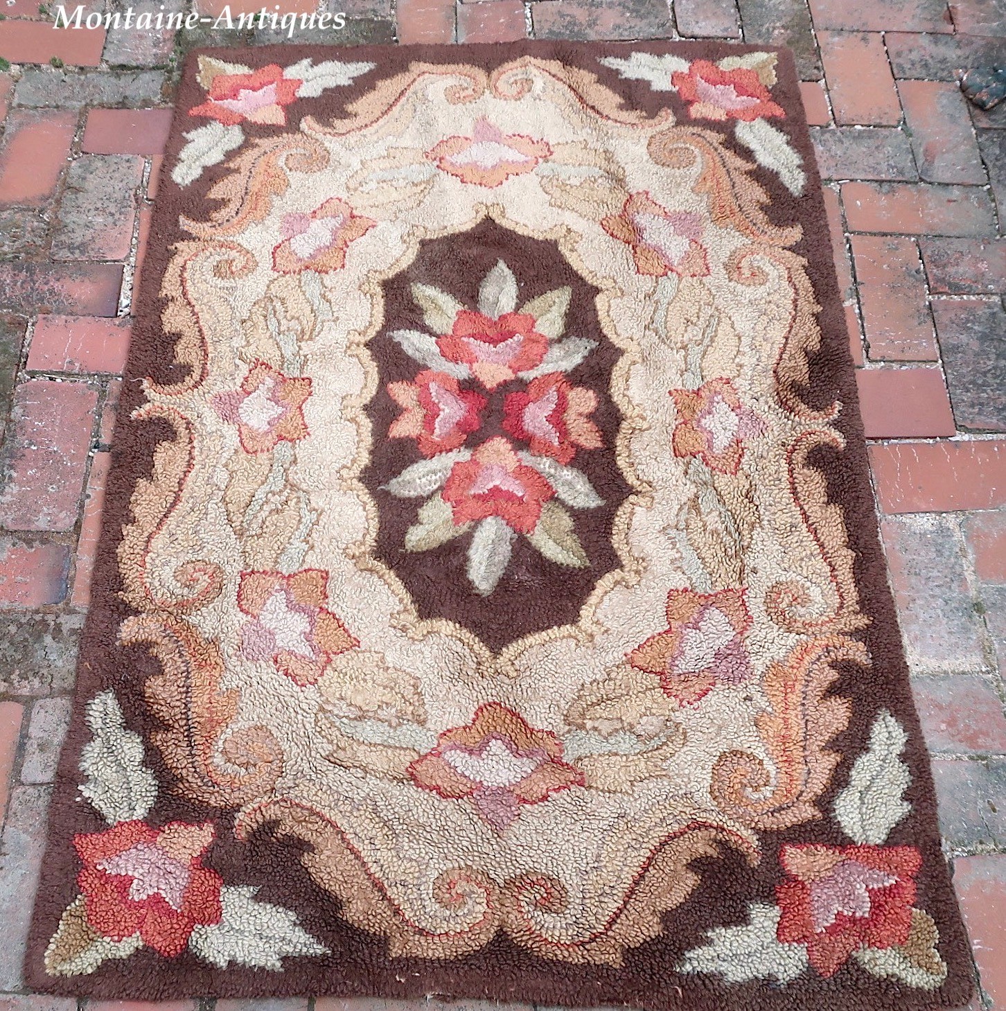 American  Hooked Rug 1900s