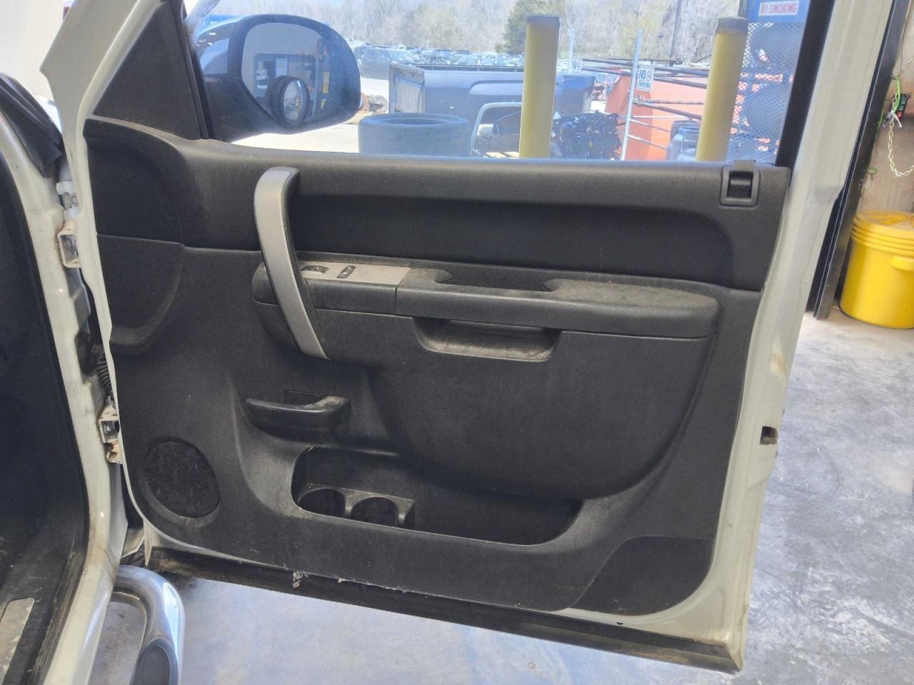 SILVRDO15 2010 Front Door Trim Panel 743503