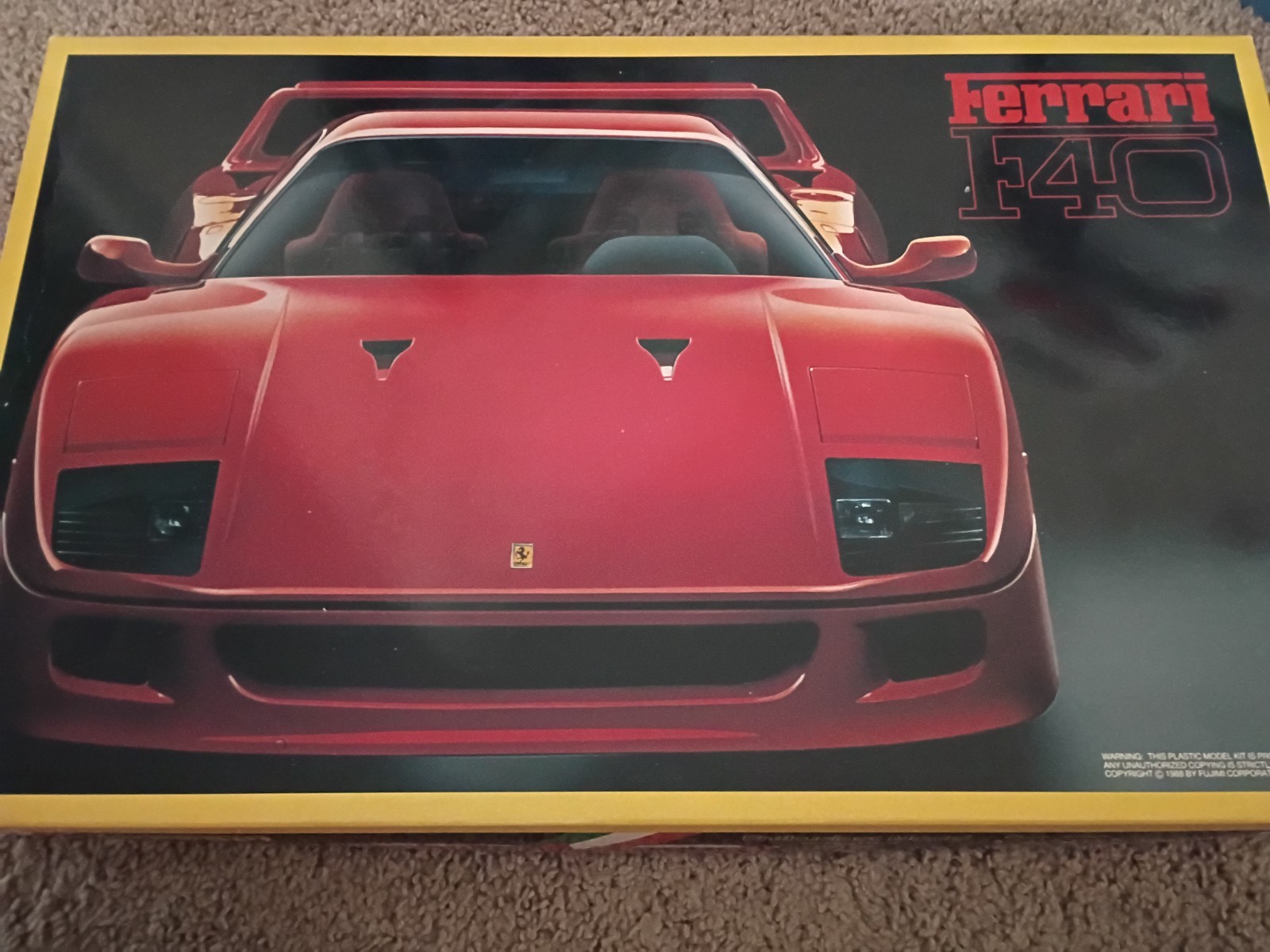 FUJIMI FERRARI F40 1/16 SCALE PLASTIC MODEL KIT