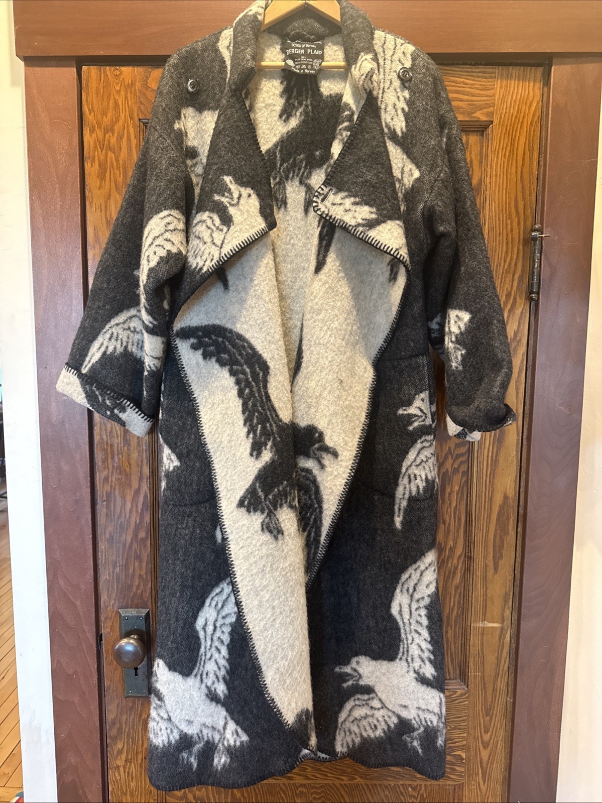 Vintage Lillian Design Of Norway Berger plaid 100% Wool Blanket Coat Seagulls Vintage Lillian Design Of Norway Berger plaid 100% Wool Blanket Coat Seagulls