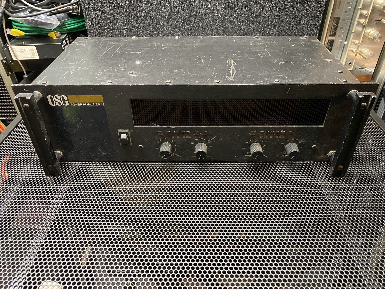 QSC Model A42 Amplifier QSC Model A42 Amplifier