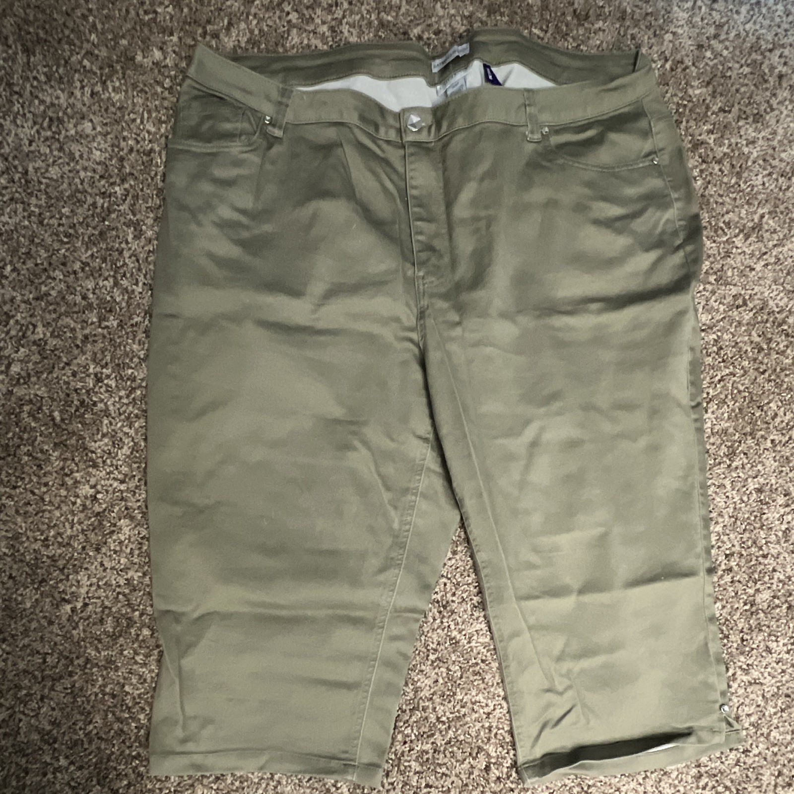 Catherines Green Sateen Stretch Capri Pants Solid Flat Front Pockets Plus