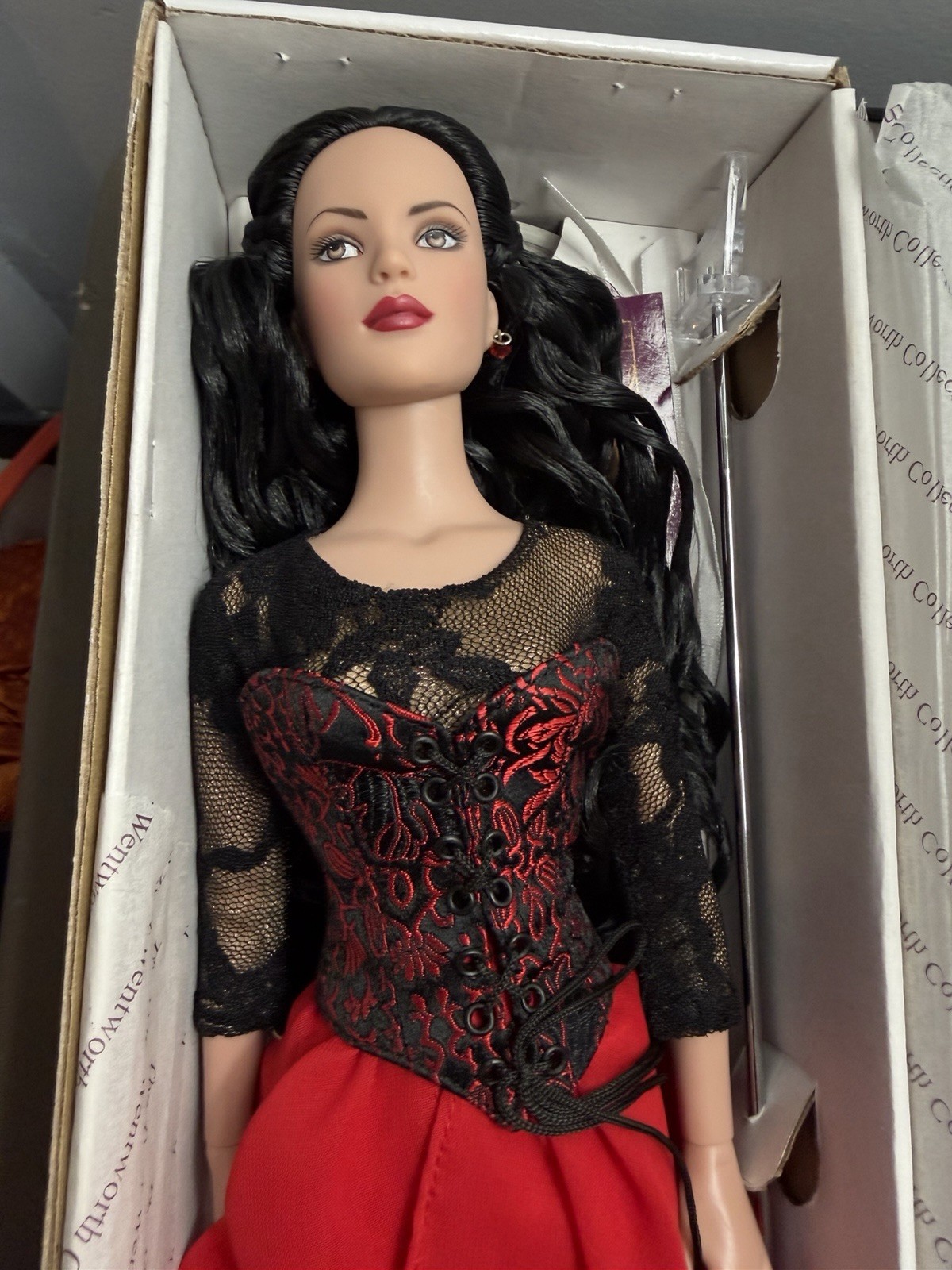 TONNER METRO STYLE TYLER, 16 INCHES TALL,