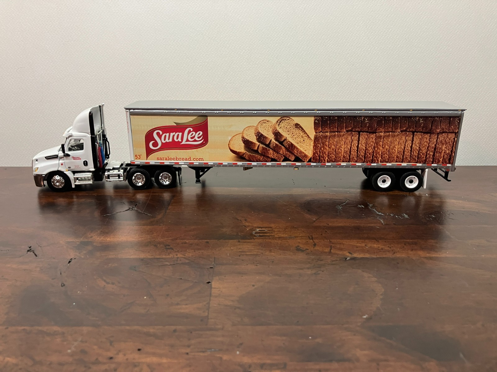 DCP First Gear 1/64th Grocery Haulers Cascadia Day Cab and 53\' Sara Lee Dry Van DCP First Gear 1/64th Grocery Haulers Cascadia Day Cab and 53\' Sara Lee Dry Van