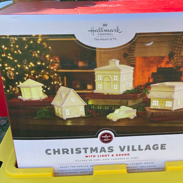 Hallmark Porcelain Christmas Village Illuminated Light & Sound Set Boxed Hallmark Porcelain Christmas Village Illuminated Light & Sound Set Boxed
