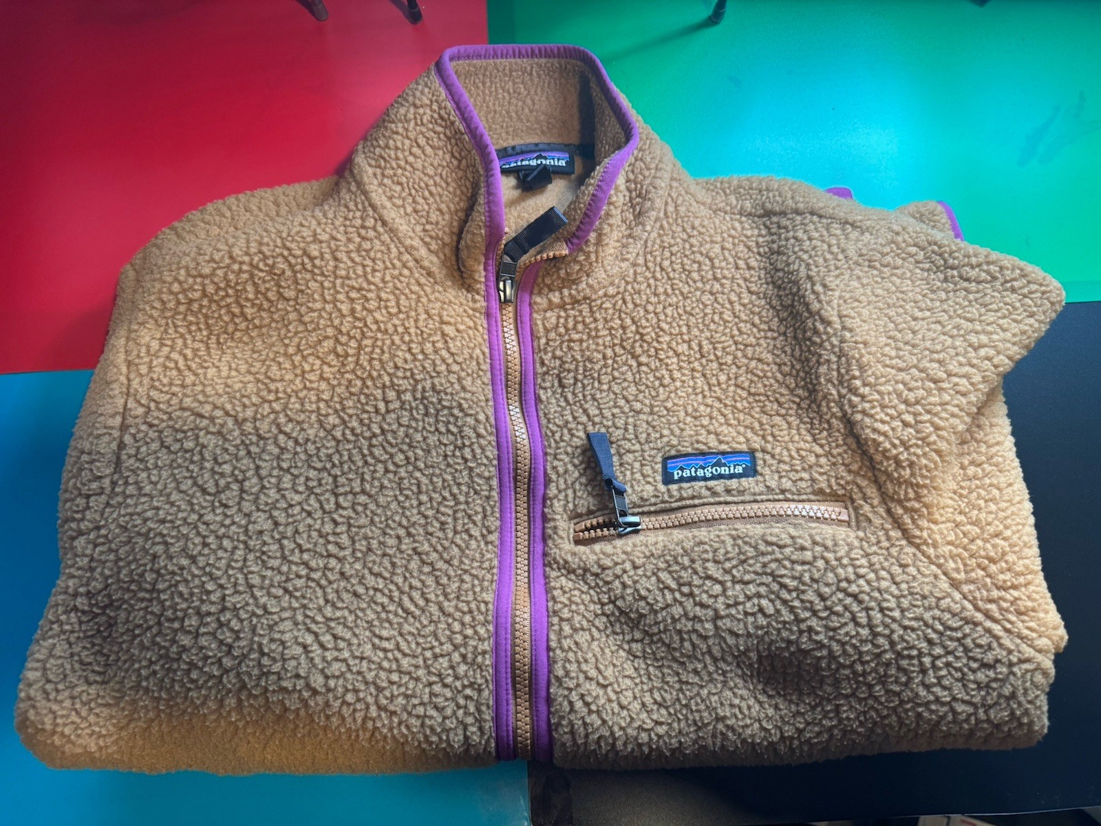 Patagonia Men\'s L Beige Full Zip Jacket Purple Trim Stand-Up Collar Zip Pockets Patagonia Men\'s L Beige Full Zip Jacket Purple Trim Stand-Up Collar Zip Pockets