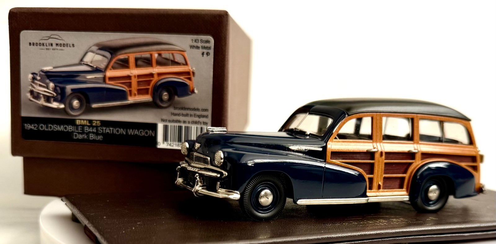 Brooklin BML 25 - 1942 Oldsmobile B44 Station Wagon - Dark Blue -Made in England