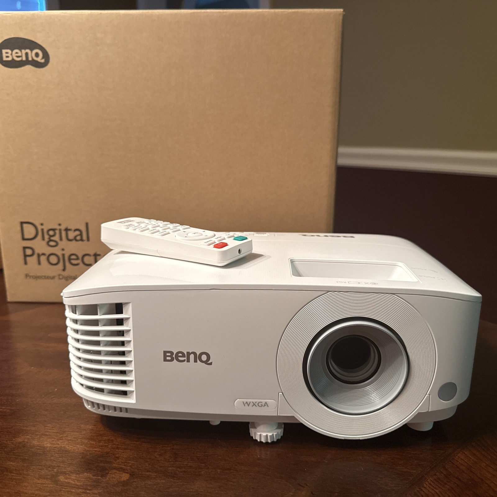 BenQ MW560 WXGA DLP 4000 Lumens Projector - used