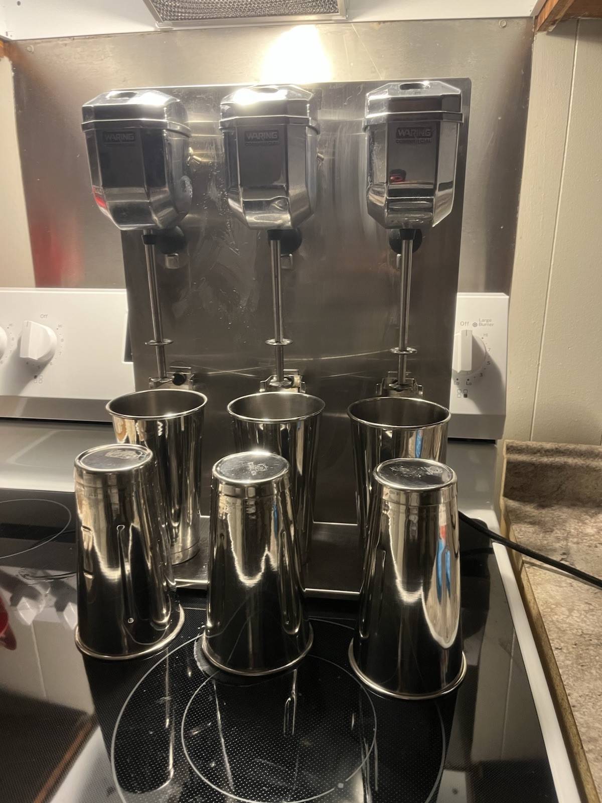 Waring Commercial Milkshake Mixer 3-Spindle Model DMC201DCA With 6 Cups Waring Commercial Milkshake Mixer 3-Spindle Model DMC201DCA With 6 Cups