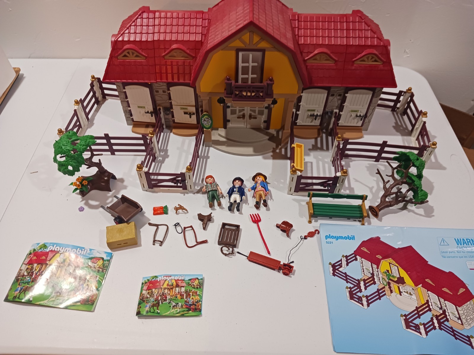 Playmobil Country 5221 Equestrian Stable Horse Farm Paddock Playset INCOMPLETE Playmobil Country 5221 Equestrian Stable Horse Farm Paddock Playset INCOMPLETE