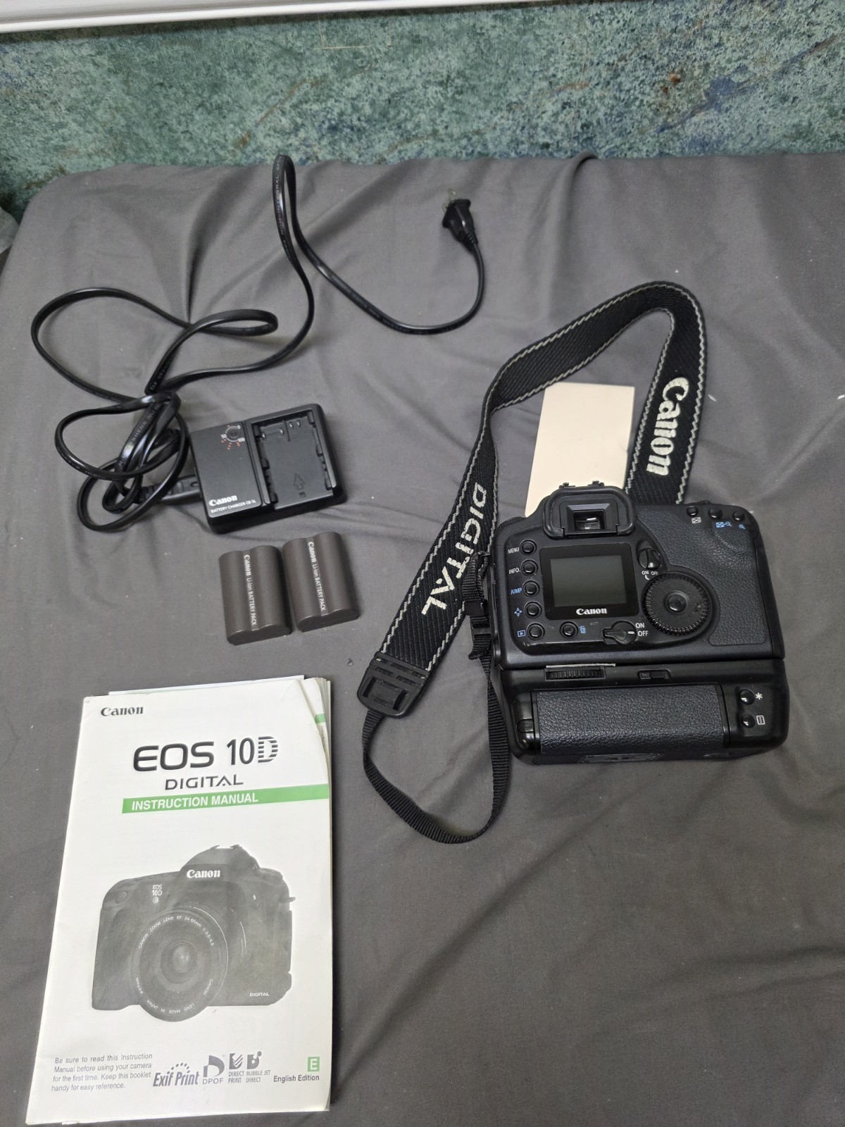 Canon EOS 10D 6.3MP Digital SLR Camera - Grip / Batteries Tested...
