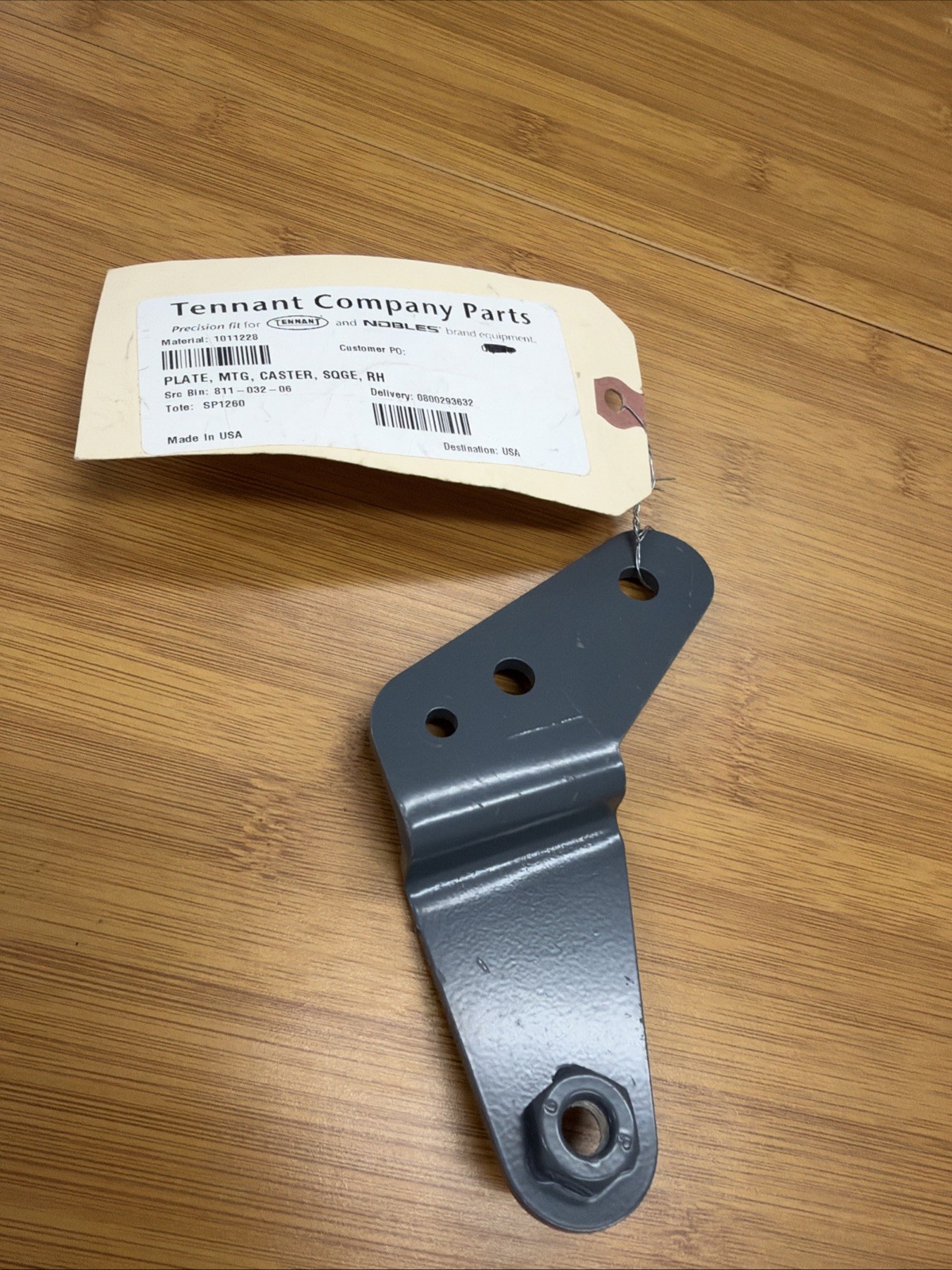 Tennant Nobles 1011228 OEM RH Squeegee Caster Mounting Plate NEW Tennant Nobles 1011228 OEM RH Squeegee Caster Mounting Plate NEW