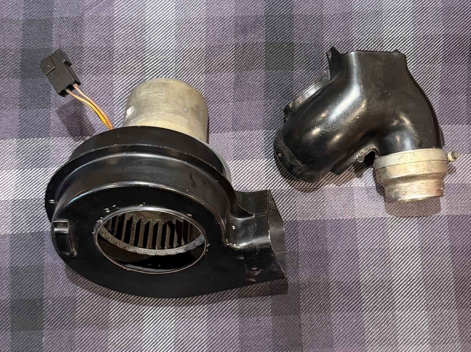 Porsche 911 (1975-1983) OEM Blower Fan Distributor - 91162415103 and 91121113502