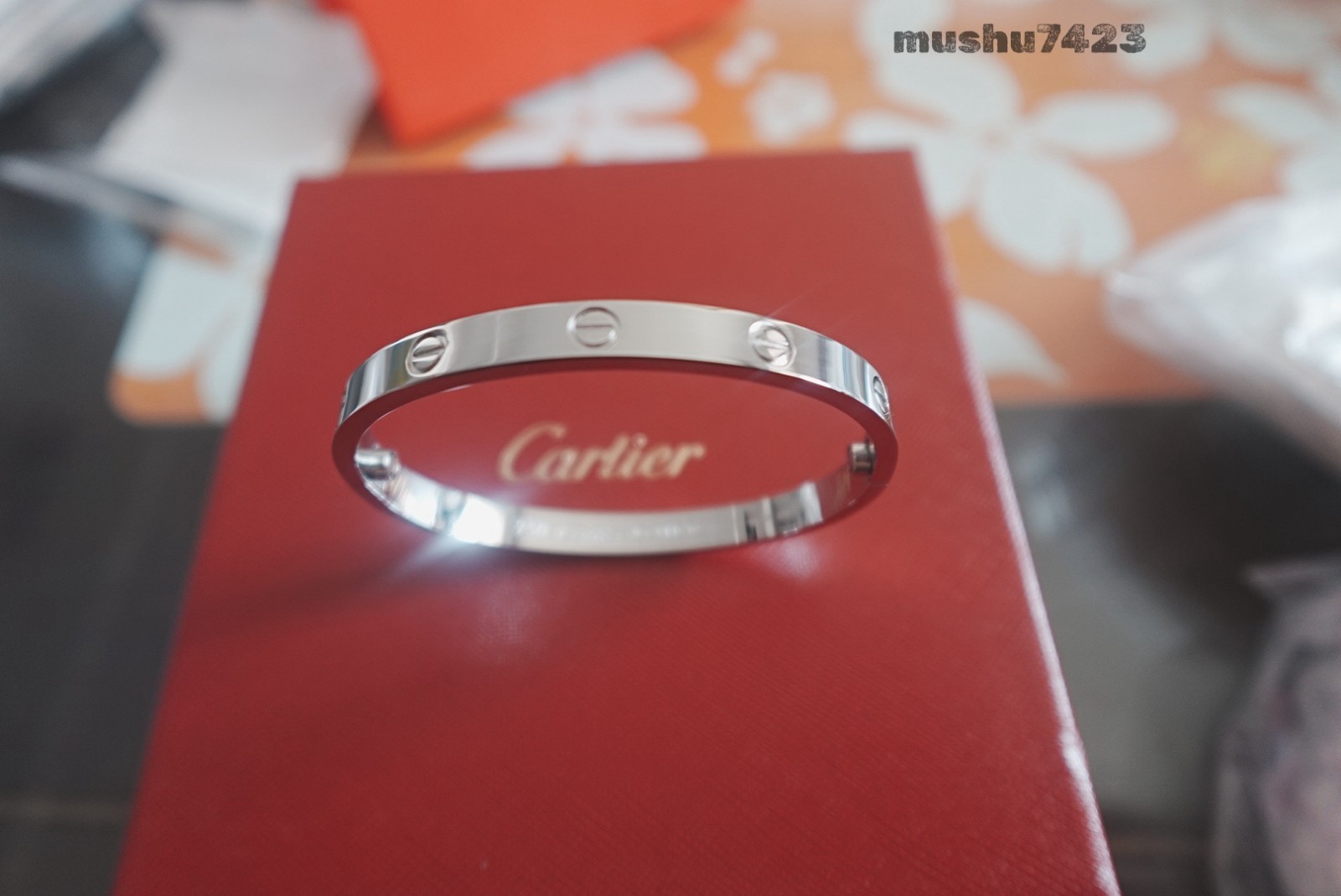 NEW 18k.White GoldCarrterClassic LoveBracelet Size 17