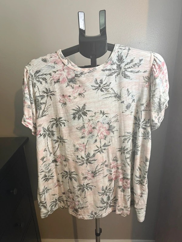 Torrid Ivory and Pink Floral Knot Sleeve Tee Size 1
