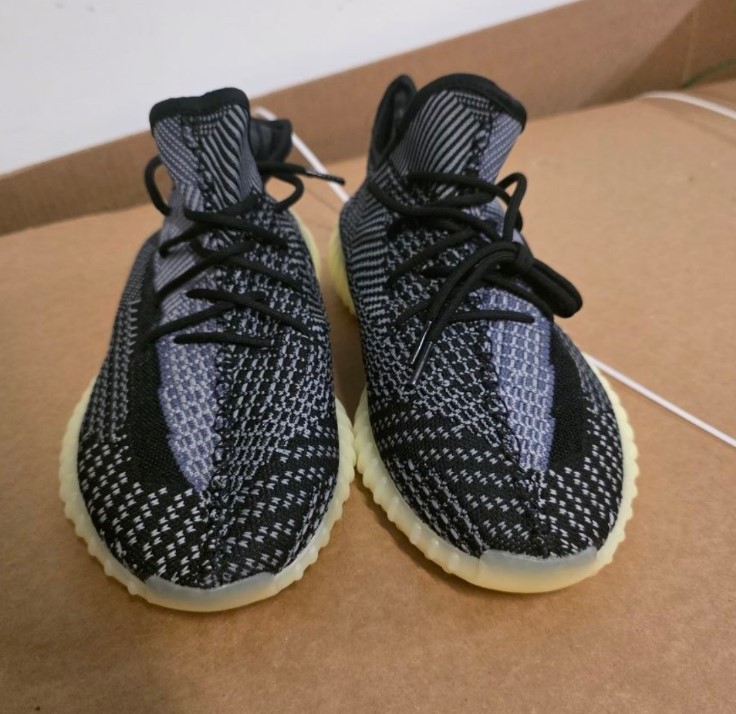 Size 10 - Adidas Yeezy Boost 350 V2 \'Carbon\' Men\'s NEW WITHOUT BOX Size 10 - Adidas Yeezy Boost 350 V2 \'Carbon\' Men\'s NEW WITHOUT BOX