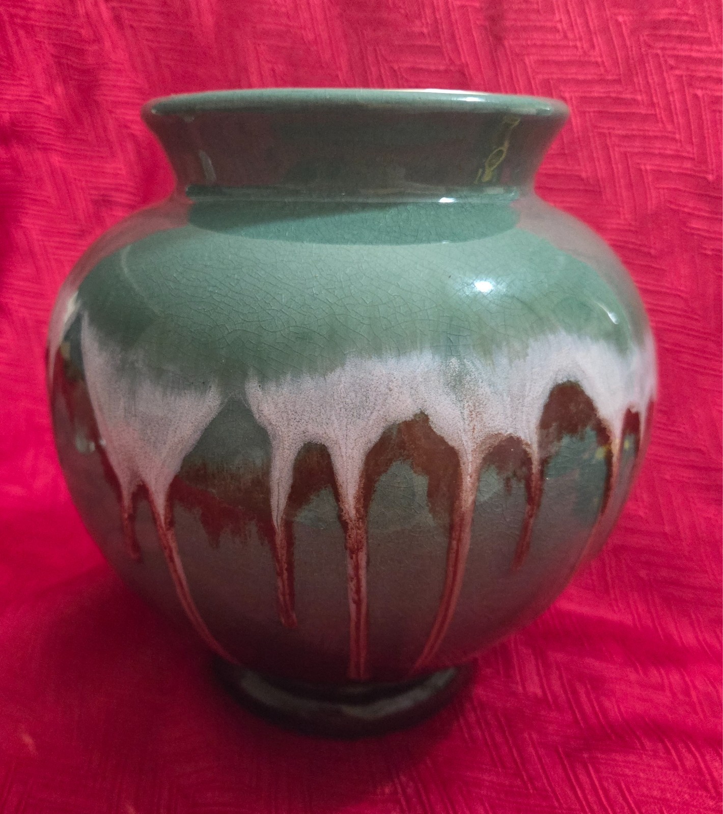 WELLER POTTERY ONE OF A KIND VASE IN UNUSUAL TRIAL GLAZE....SIGNED & MINT 8.0