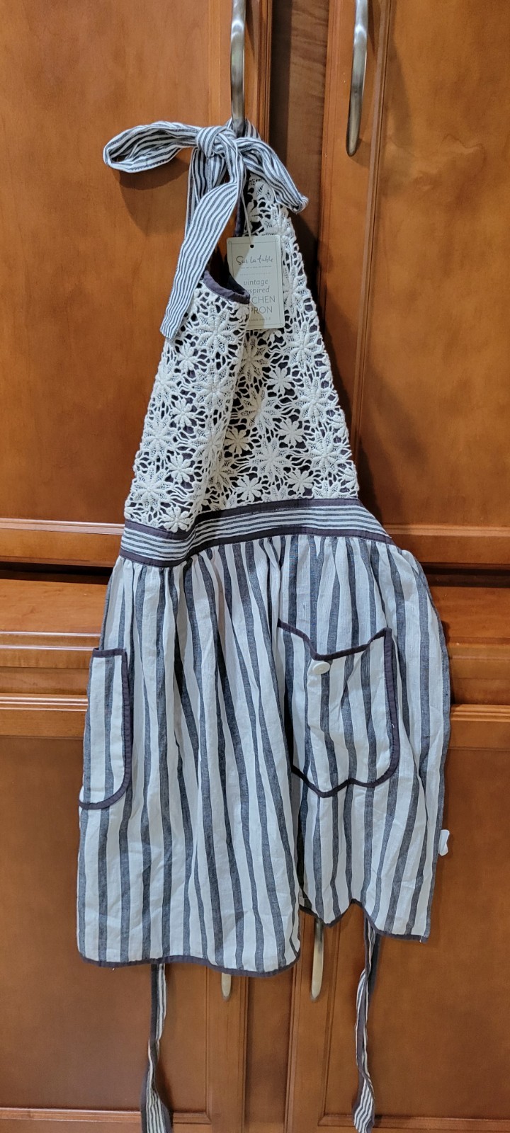 NWT Beautiful SUR LA TABLE Vintage Floral LACE Full Length Apron POCKETS