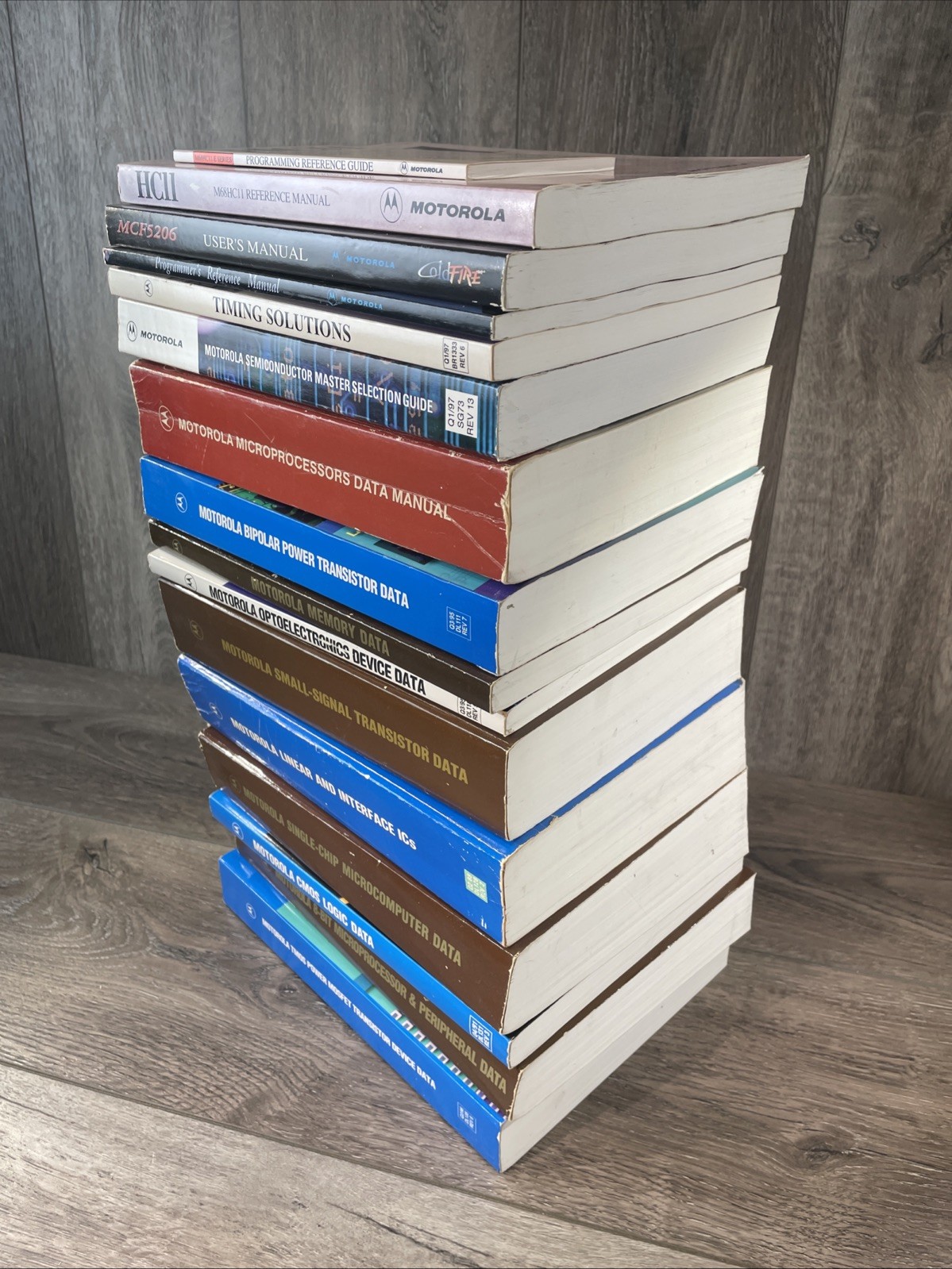 Data Book = Motorola 16 Volume Set 1983-1997 Handbooks Applications Catalogs