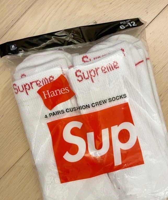 Supreme x Hanes White Crew Socks 4 Pack Size 6-12 Cotton Comfort NWT Supreme x Hanes White Crew Socks 4 Pack Size 6-12 Cotton Comfort NWT
