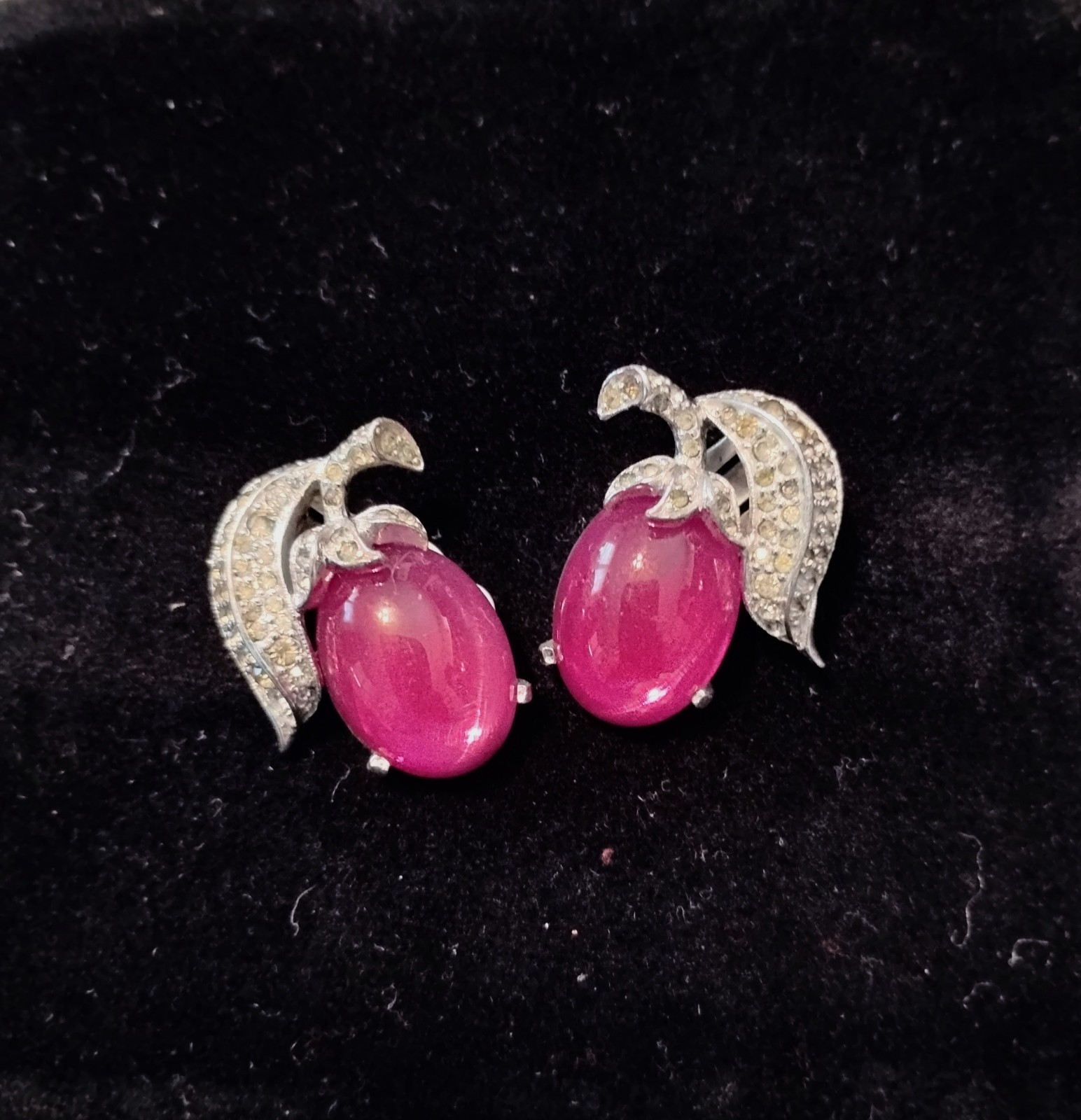 Jomaz Mazer Vintage Fruit Cherry Cabochon clip-on Jomaz Mazer Vintage Fruit Cherry Cabochon clip-on