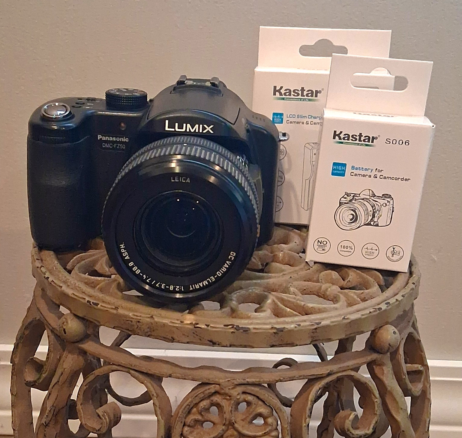 Panasonic Dmc-fz50 Lumix With Two Batteries And Charger