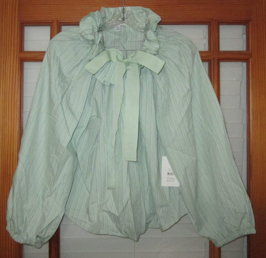 Free Assembly Top Puff Neck Tie Top Green NEW Women's M XL Free Assembly Top Puff Neck Tie Top Green NEW Women's M XL