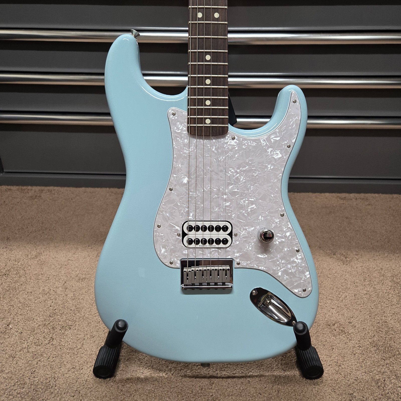 Fender Tom Delonge Stratocaster Daphne Blue (2023) Seymour Duncan Blink 182 Fender Tom Delonge Stratocaster Daphne Blue (2023) Seymour Duncan Blink 182