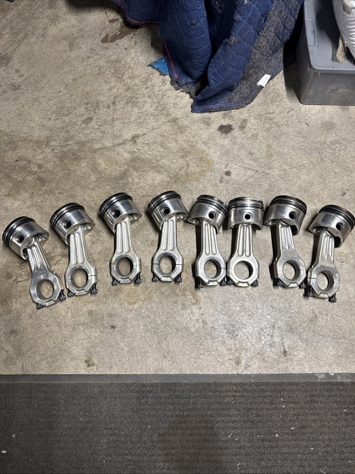 mickey thompson connecting rods 1528 with pistons SBC Chevy