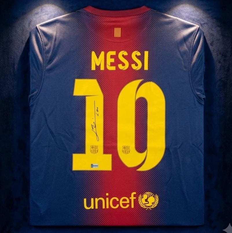 Lionel Messi Signed FC Barcelona 2012/13 Nike #10 Jersey UCL FIFA Patches. Lionel Messi Signed FC Barcelona 2012/13 Nike #10 Jersey UCL FIFA Patches.