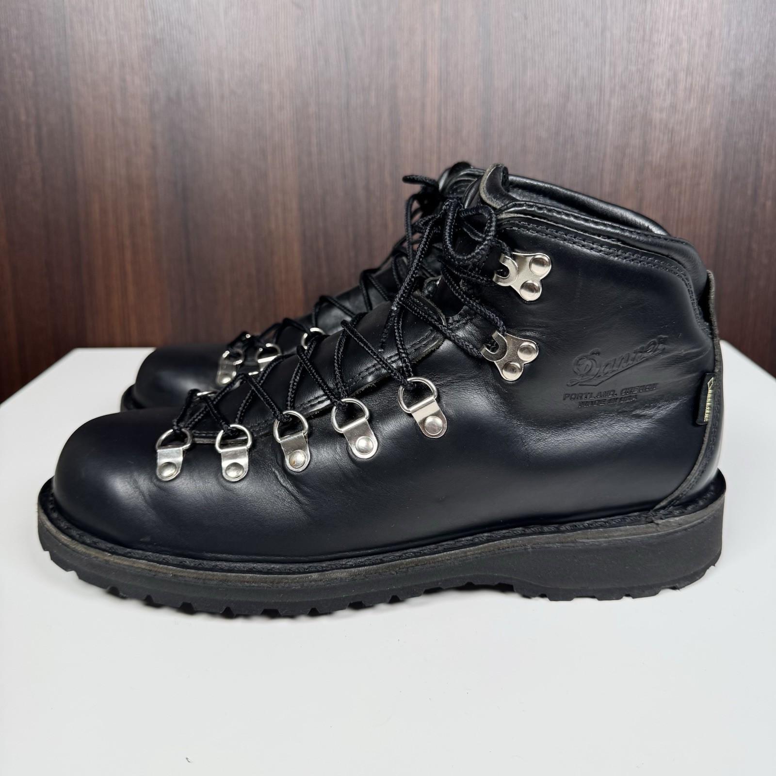 Danner Mountain Pass Black Glace GoreTex Hiking Boots Mens 9 EE USA Rugged