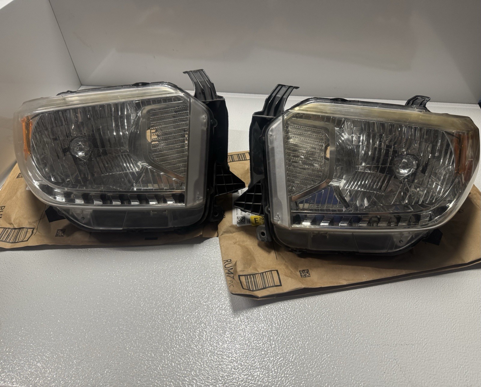 14-21 Toyota Tundra Oem Headlights Left Right Set Used Genuine Parts