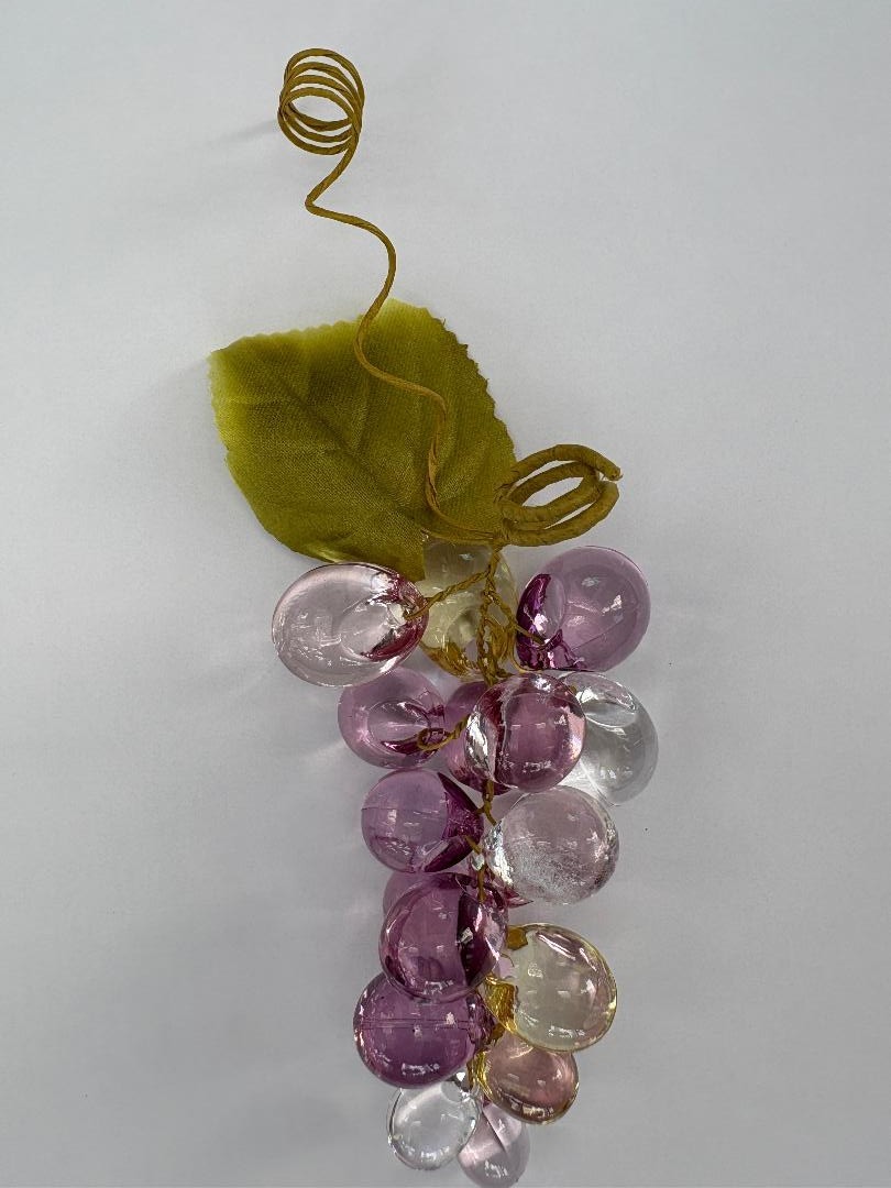Set of 100 VTG style acrylic purple, clear, yellow grape clusters, Set of 100 VTG style acrylic purple, clear, yellow grape clusters,