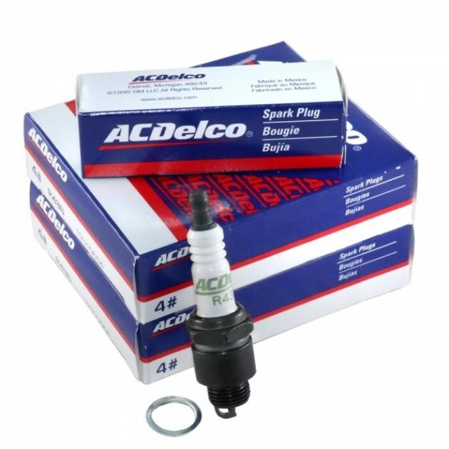 NEW GENUINE GM ACDelco Spark Plugs R43 Set Of 8