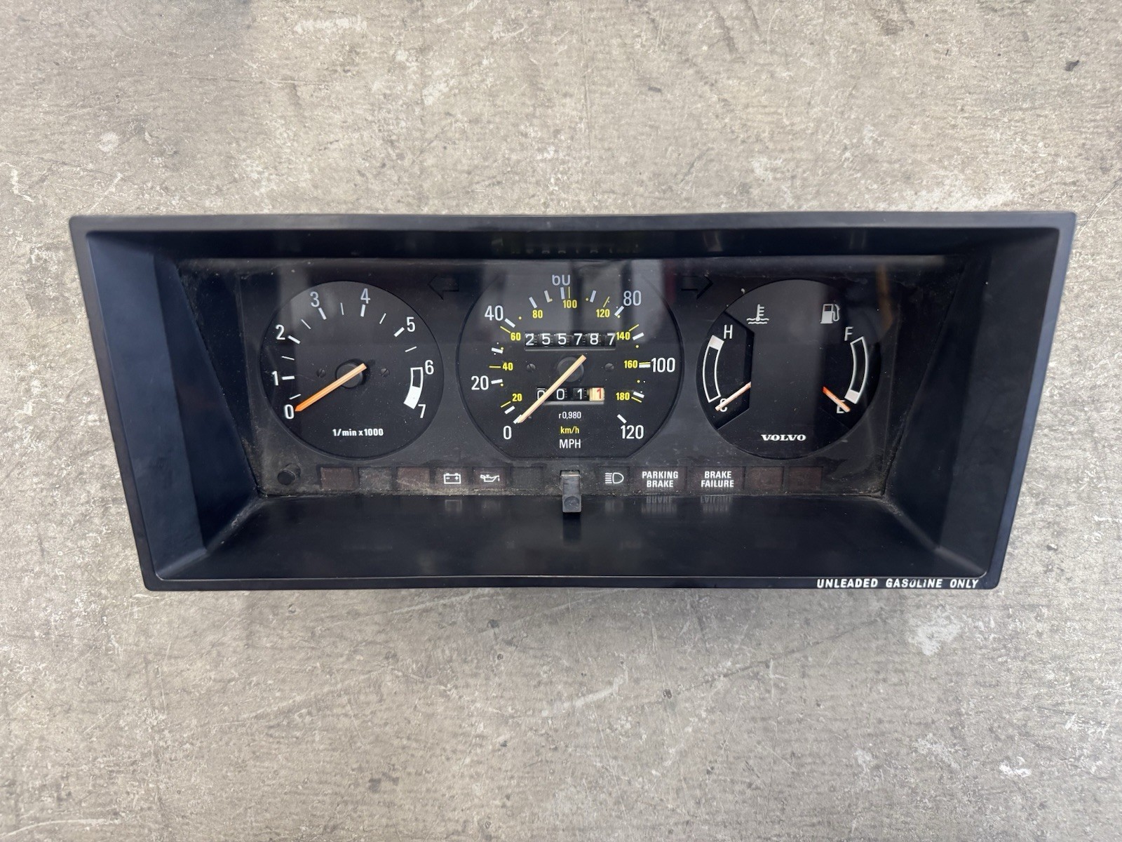 Volvo 240 Instrument Cluster Speedometer Tachometer 1981-1985 242 245 244 Volvo 240 Instrument Cluster Speedometer Tachometer 1981-1985 242 245 244