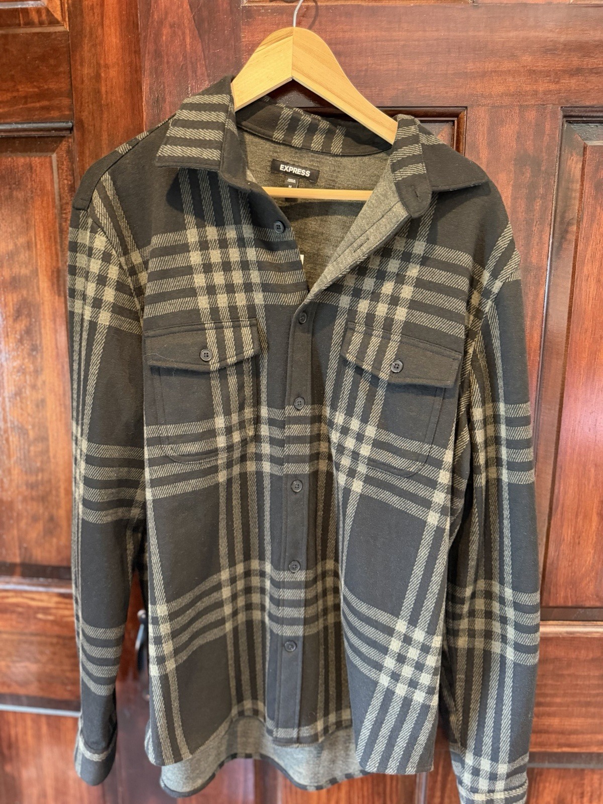 Men’s Express Flannel Black And Green New With Tag Size Medium Men’s Express Flannel Black And Green New With Tag Size Medium