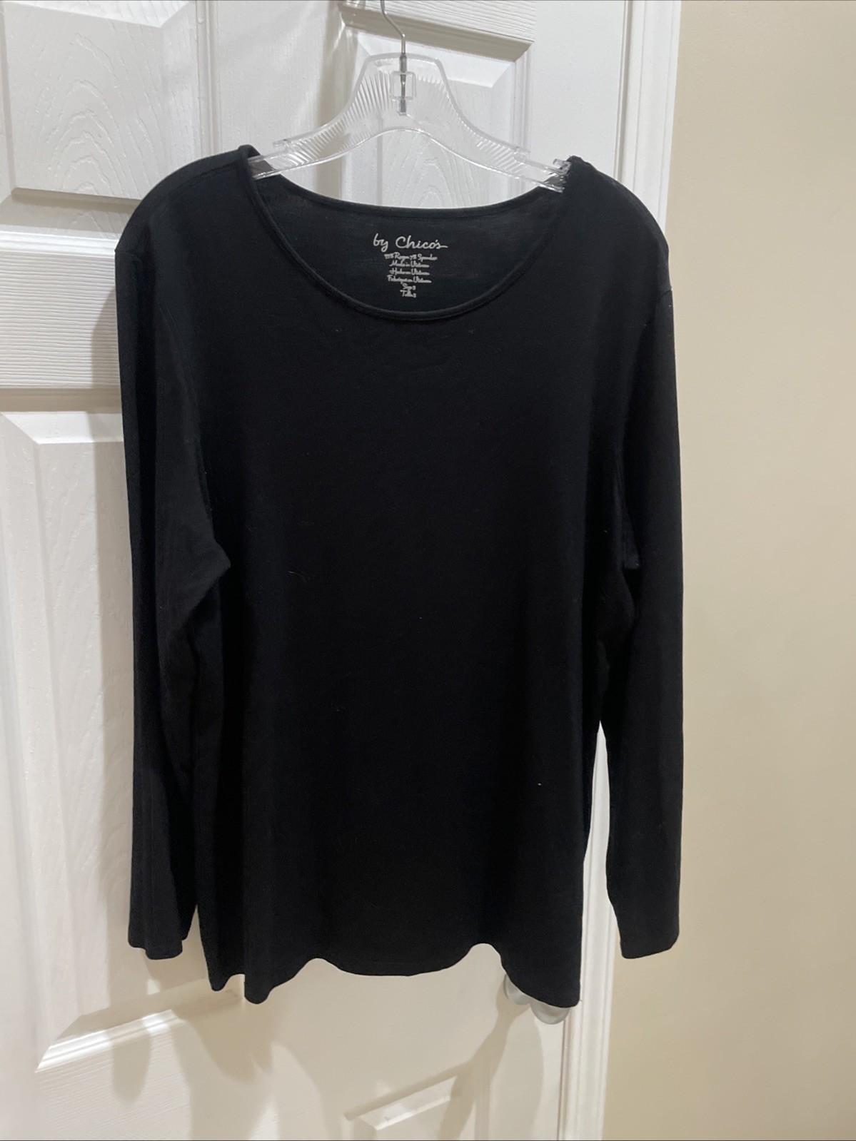 Chicos Womens gorgeous Size 3 Pretty Black shirt Pull Over Top Long Sleeve