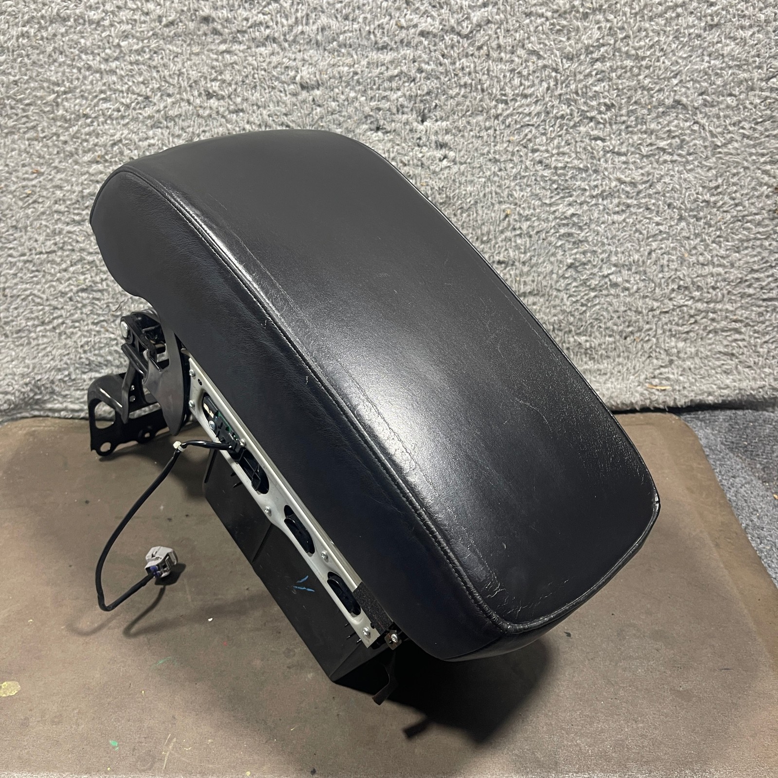 04-06 LEXUS UCF30L LS430 CENTER CONSOLE LEATHER ARMREST W STORAGE & AIR VENT OEM